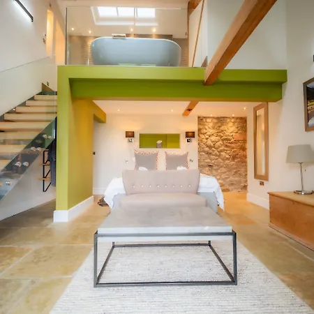 1692 Wasdale מלון