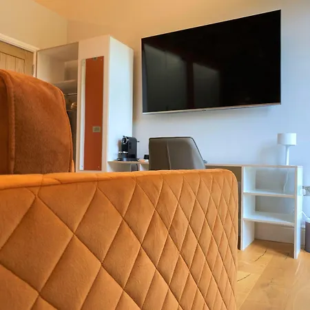 1692 Wasdale מלון